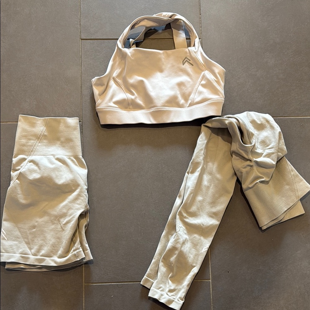 Oner Active Cream Leggings and Sports Bra Set